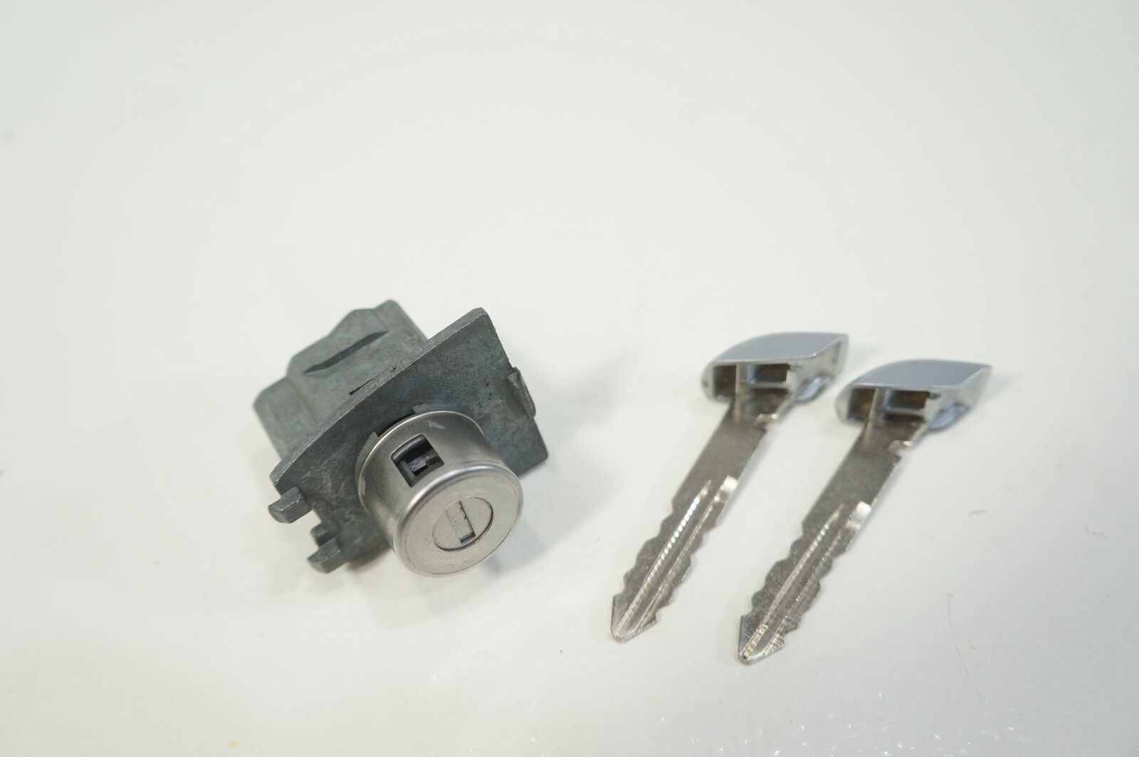 14-2022 maserati ghibli front left door handle lost cut key lock latch set