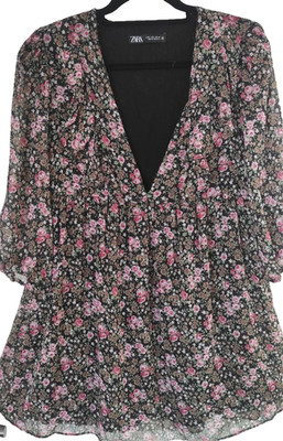 ZARA Blumen Minikleid Tunika schwarz rosa Rosen V-Ausschnitt Rüschenbesatz Gr.S