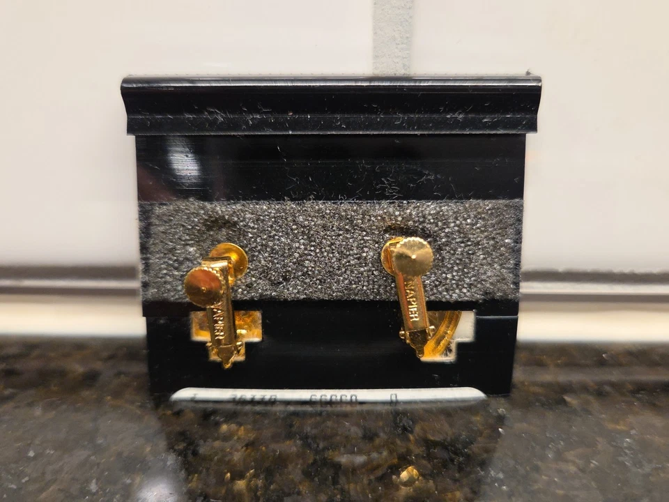 Винтажные серьги-клипсы Napier с искусственным жемчугом золотистого цвета овальная подписанная оригинальная карта - Изображение 2 из 4