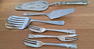 Vintage 3 x Pastry Forks / 2 x Cake Server / 1 x Sardine Spatula