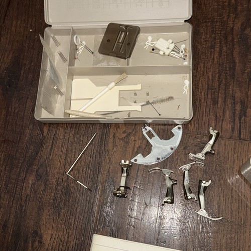 Bernina 801 802 811 Manual de usuario Prensatelas Pies Accesorios Máquina Unidad de almacenamiento - Imagen 6 de 20