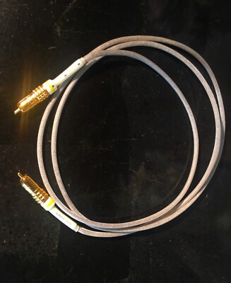 One Tara Labs RSC VIDEO cable with RCA connectors -6.5 feet