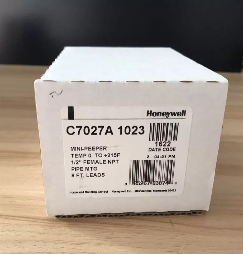 New in box Genuine Honeywell C7027A 1023 Burner Flame Detector