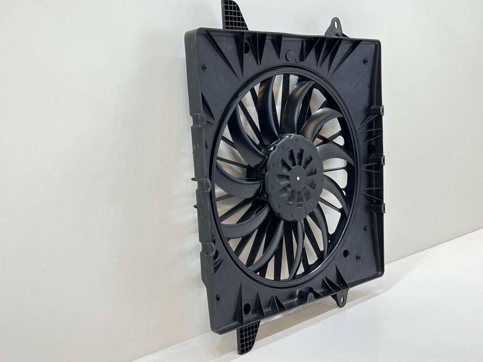 2020 - 2023 GMC ACADIA ENGINE RADIATOR COOLING FAN MOTOR & SHROUD 