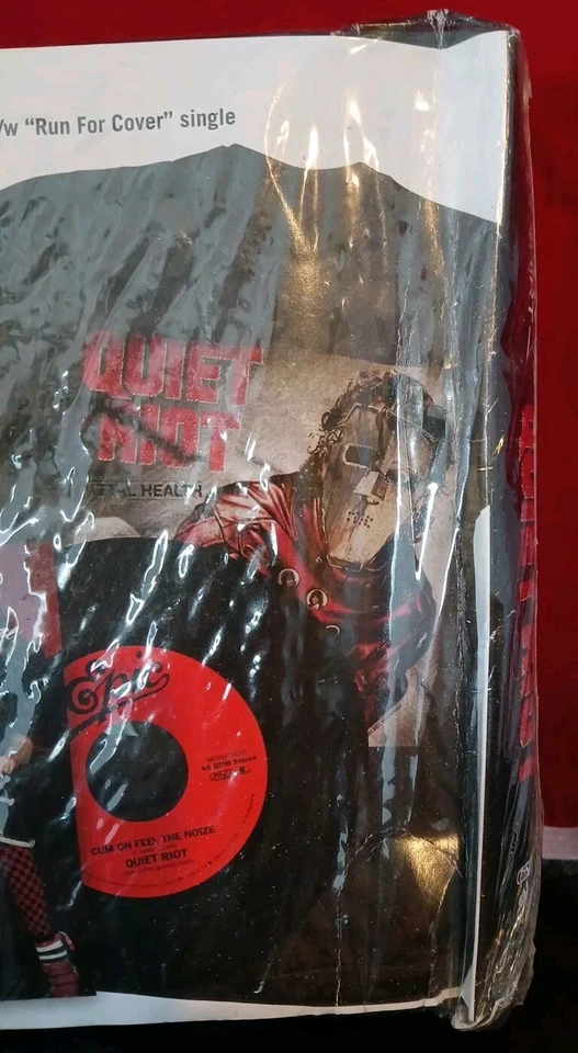 Quiet Riot Cum On Feel The Noise 7" Record & XL T Shirt - Image 4 of 4