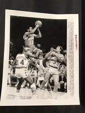 1977 Houston Rockets John Lucas over Washington Bullets Reference Press Photo