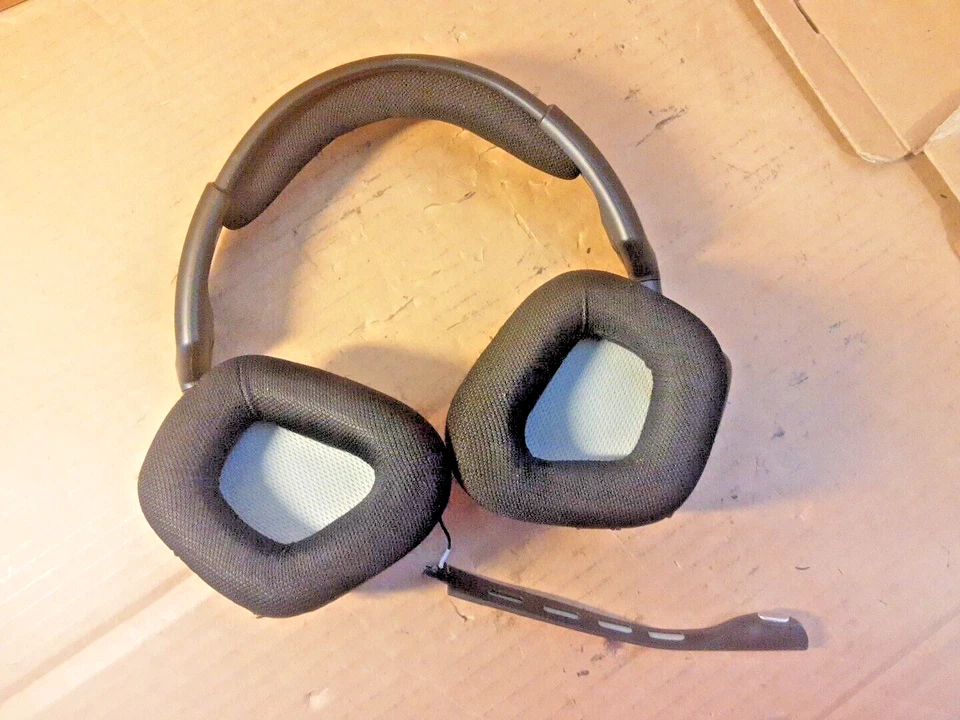 Corsair Void Rgb Elite Wireless Premium Gaming Headset 7.1 Surround Sound C READ - Image 4 of 4