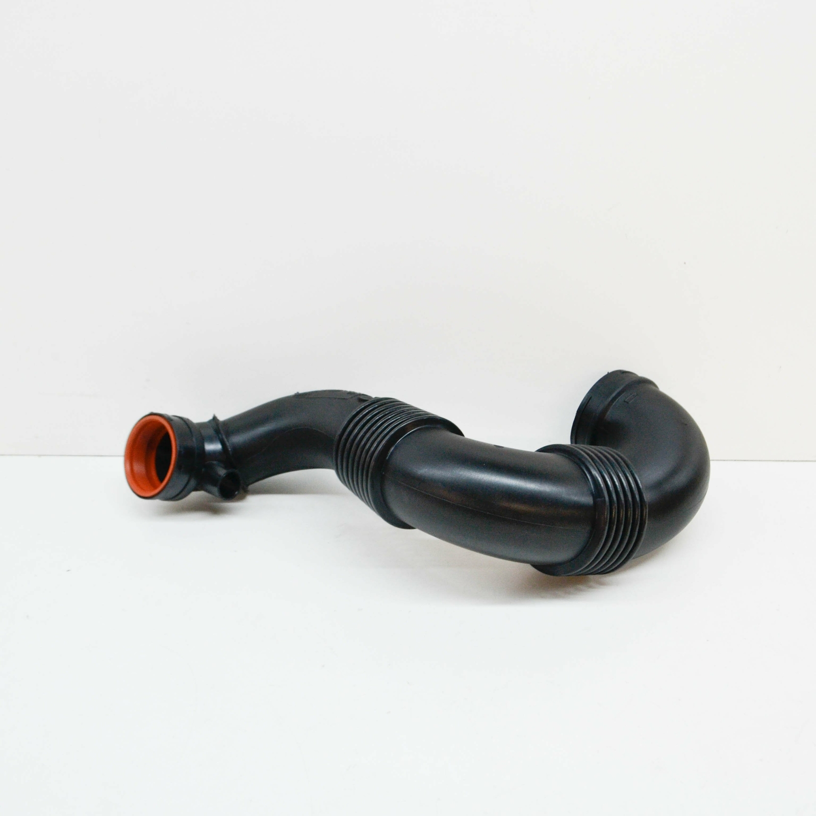MB VITO W639 Air Filter To Turbocharger Hose A6395282082