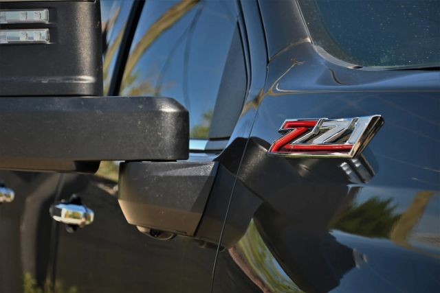 2023 Chevrolet Silverado 2500 HD LTZ Pickup 4D 6 1/2 ft thumbnail 9