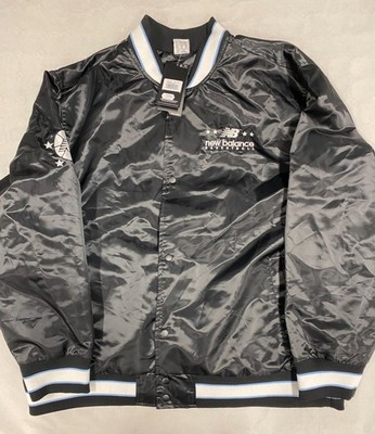 Jacke Bomber New Balance Hoops Satin Schwarz Blau Größe 2XL Neu Etiketten