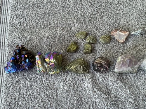 GREAT LOOKING GROUP OF NATURAL QUARTZ? & OTHER NICE ROCKS, ETC~COOL HEALING SET