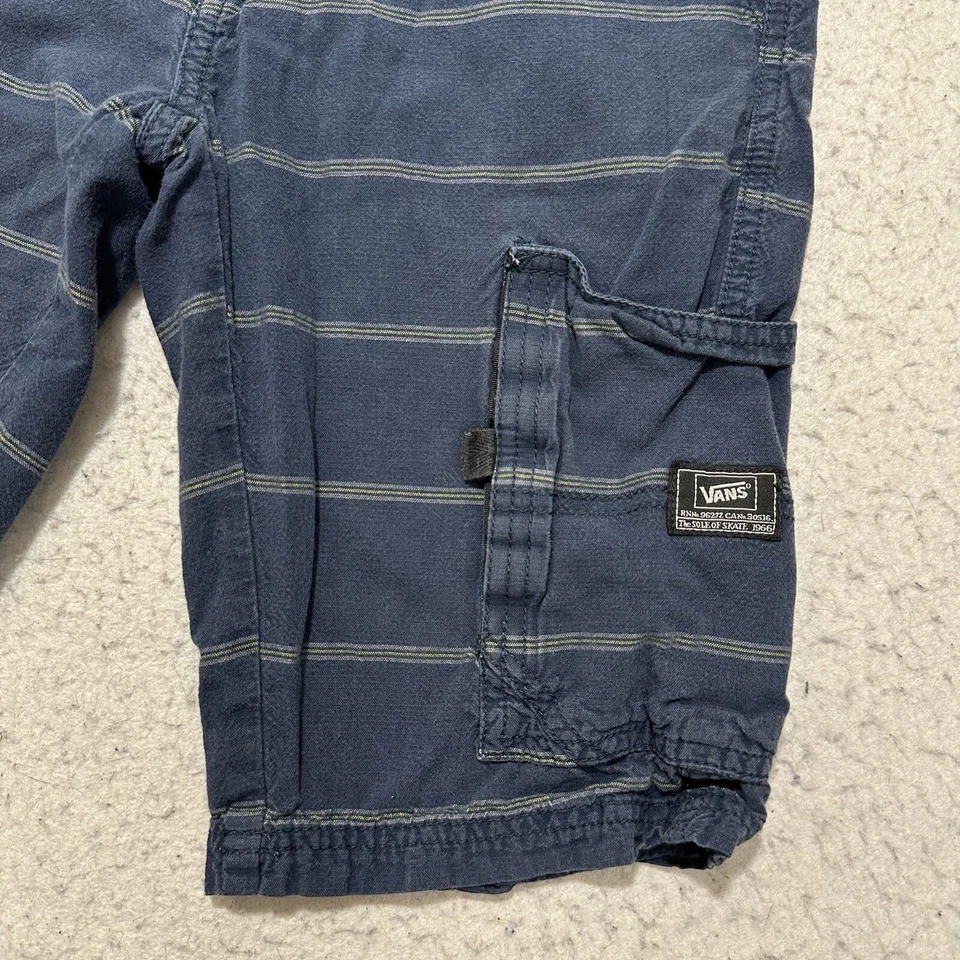 Bermuda chino VANS Off The Wall masculina frente plana listrada azul marinho costura interna 10" - Imagem 4 de 4