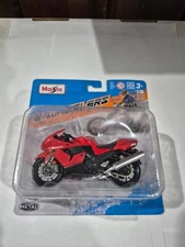 Maisto 1:18 2 Wheelers Kawasaki Ninja ZX-14R Red