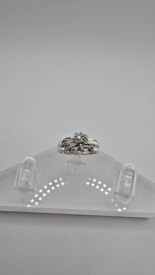 14k gold wedding band set with diamond new in case w/ 2 interlocking pieces - Image 4 of 4