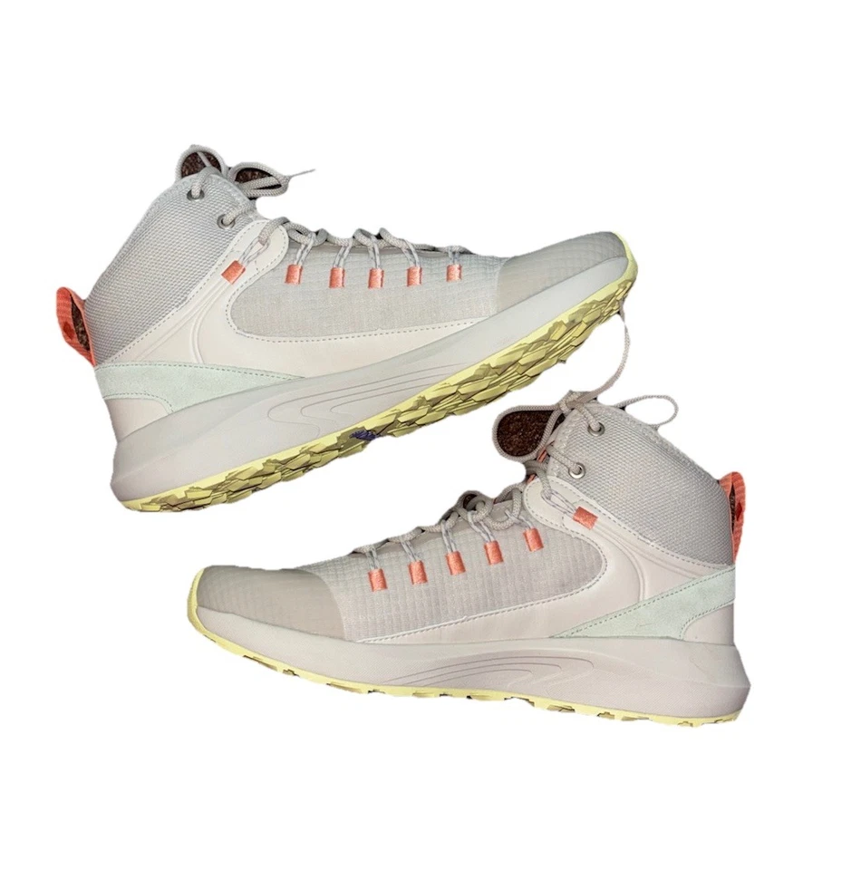 NWOT Woman’s Columbia Hiking tennis shoes size 10 - Image 2 of 4