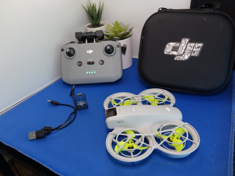 DJI Neo Mini Drone 4K UHD, N3 TX, cables, 1 battery, case, spare props