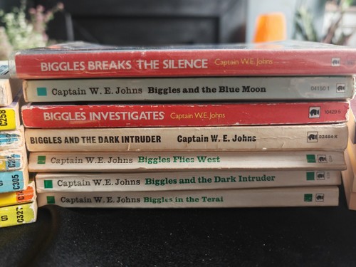 BIGGLES Books Capt.W.E.Johns X 20 Armada Green Knight Red Fox & Dean & Son - Picture 6 of 10