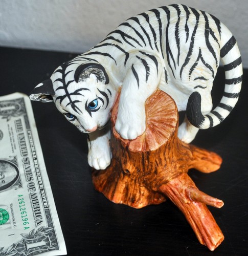 Vintage ANDREA by Sadek. White Tiger Cat Cub Figurine #8262 - Picture 6 of 6