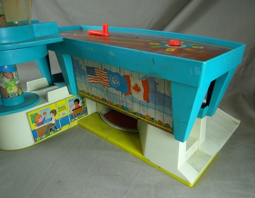 Fisher-Price "Play Family Airport" Vintage 1972 Toy - Picture 10 of 15