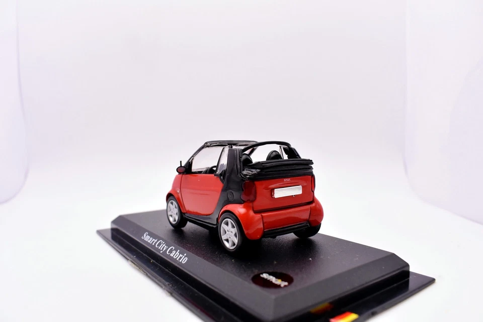 Modellino auto scala 1:43 Smart cabrio red modellismo statico collezione diecast - Immagine 3 di 3