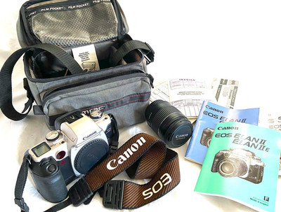 Canon EOS Elan IIE kit, 35mm film camera + Tamrac model 602 shoulder case