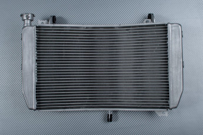 Radiateur d eau en aluminium optimisant le refroidissement de la Yamaha YZF-R1