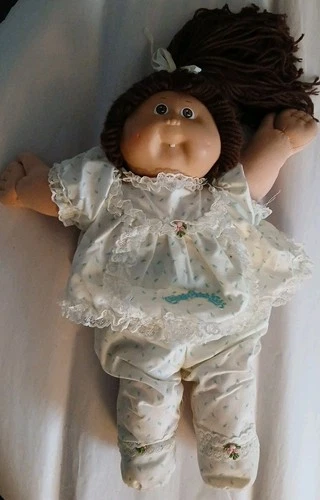 Vintage Cabbage Patch Kids Doll 1986  Brown Hair, Brown Eyes, Dimples Clothing