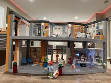 PLAYMOBIL City Life Large Hospital - 70190 Fully Complete All Parts Included PLAYMOBIL City Life Large Hospital - 70190 Fully Complete All Parts Included - Image 1
