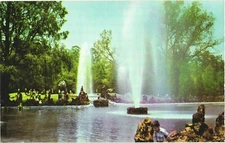 Mexico Fountain in Lake Chapultepec Postcard
