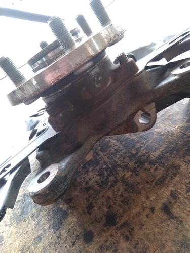 TOYOTA HIACE 300 SERIES 2019-2025 LEFT FRONT HUB ASSEMBLY - Picture 7 of 12