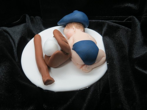 Baseball baby figurine / cake topper - Picture 4 of 5