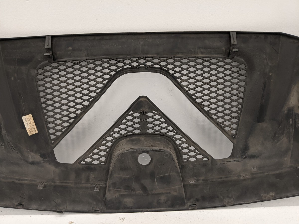 2019-2020 Porsche Macan Radiator Support Splash Shield 95B805806  