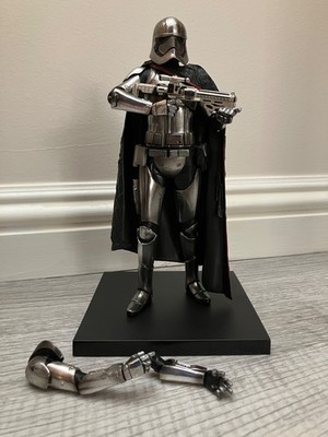 Kotobukiya Star Wars Force Awakens Captain Phasma 8-inch figure w/ magnetic base