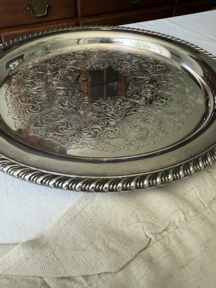 Bandeja redonda plateada vintage Wm A. Rogers borde de cuerda trenzado Foto 2 de 4