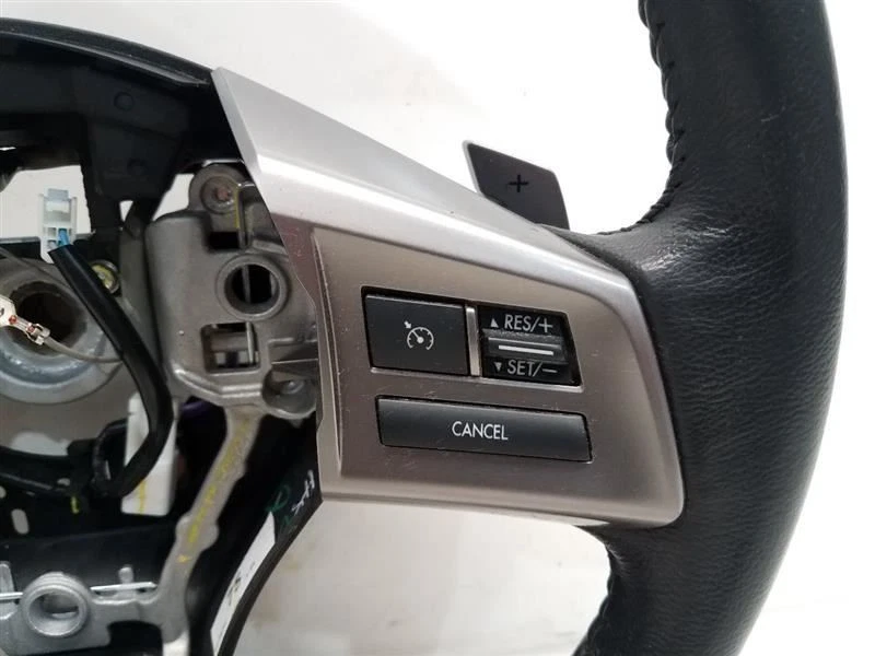 Volante Subaru Legacy Outback 2013 (2,5 L/CVT) *rasguños* Foto 4 de 4