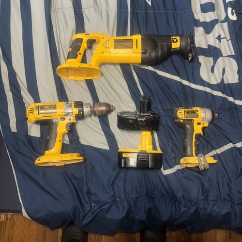 Lot Of Dewalt Drills/Cordless Brushed Compact Reciprocating Saw - Picture 2 of 17