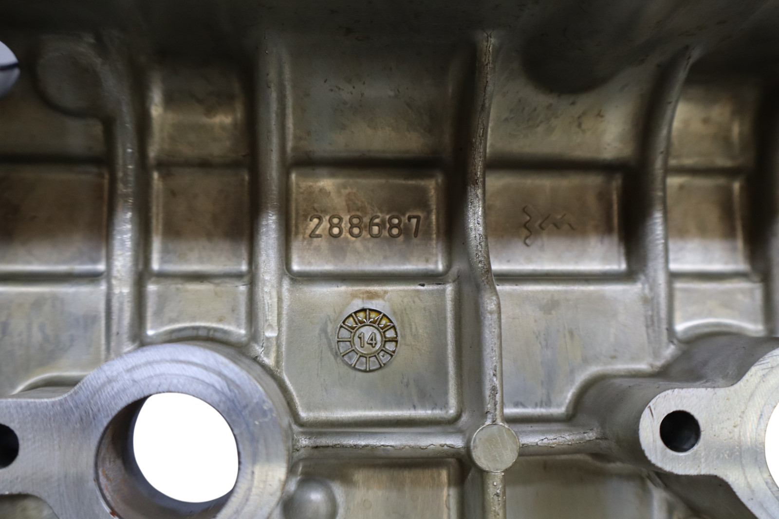 14–17 Maserati Ghibli Left Side Cylinder Head Rocker Valve Cover 288687 Oem