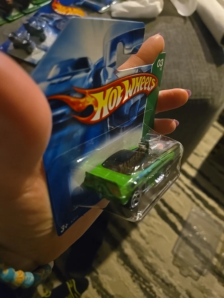 Tarjeta corta Hot Wheels Treasure Hunt 69 2007 Camaro Z28 Foto 4 de 4