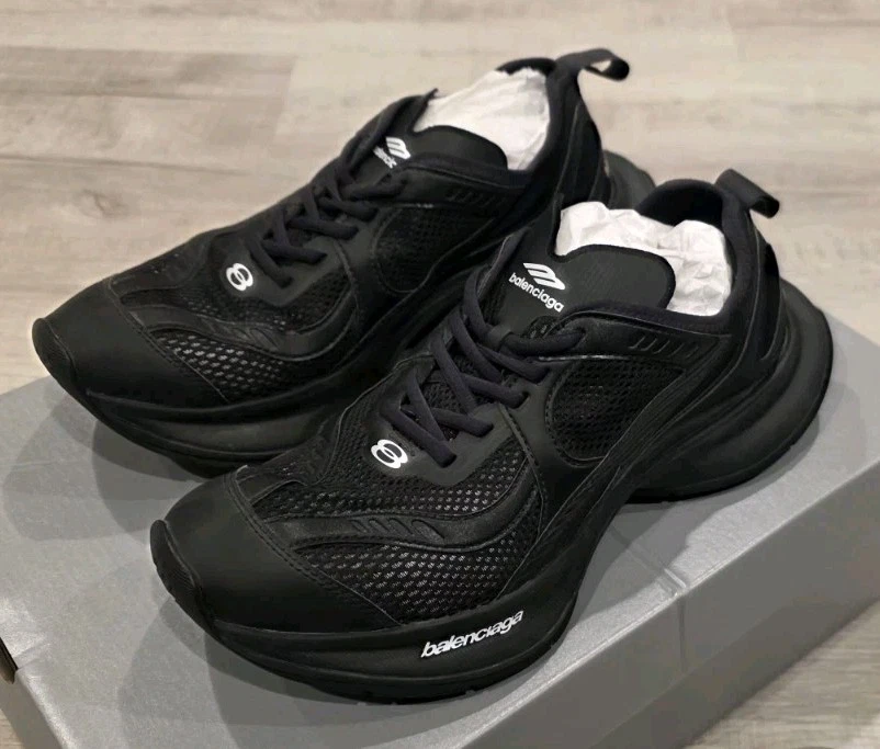 Balenciaga — Balenciaga Men's Worn-Out Circuit Sneakers, Size 9US (42EUR)