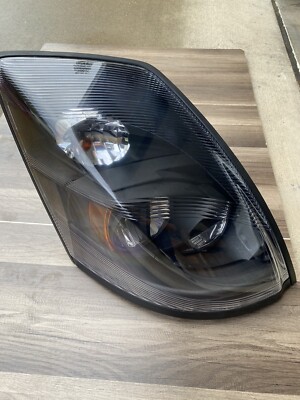 VOLVO VNL 2 GEN 04-18 OEM RIGHT PASSENGERS SIDE LED HEADLIGHT , P # 22141268