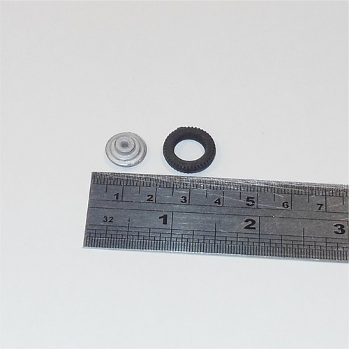 Dinky Toys 188 Jensen FF Road Wheel And Rubber Tyre - Picture 3 of 5