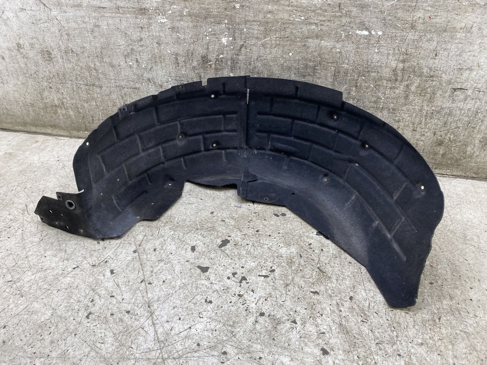 2020-2025 ASTON MARTIN DBX RIGHT REAR INNER FENDER LINER SPLASH SHIELD TRIM