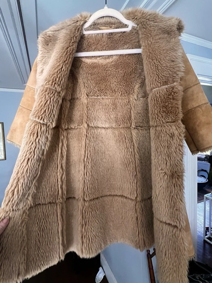 Abrigo Marks and Spencer de piel de oveja sintética para niños Foto 2 de 4