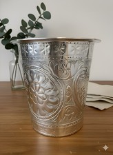 Geprägter silberfarbener Wein-/Sektkühler - Made in India