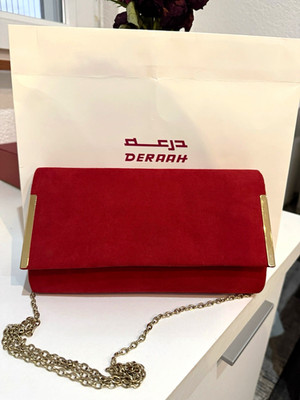 Damen Clutch rot, goldfarbene Kette, Magnetverschluss, Satin, Innentasche