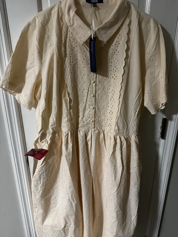 Vestido midi floral con mangas abullonadas delanteras torcidas con ojales Curve Edition talla 18 de ASOS Foto 2 de 4