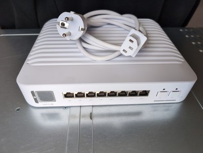 Ubiquiti USW Pro 8 PoE Managed Switch 8x Gigabit PoE und 2x SFP+ (10G)