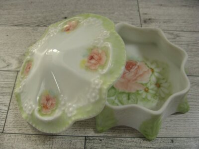 VTG Porcelain Lidded Trinket Box Dish Cottage Core French Country Hand Painted