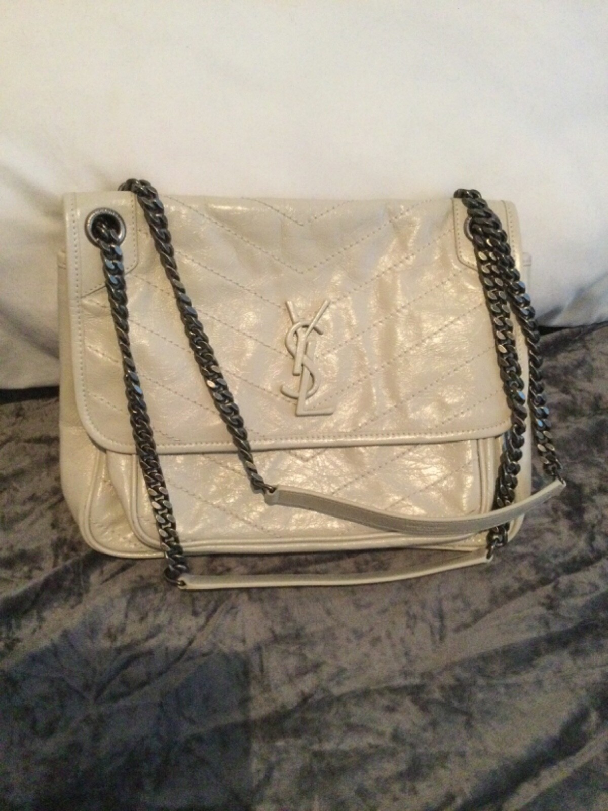 SAINT LAURENT YSL Borsa a catena media Niki bianca antica