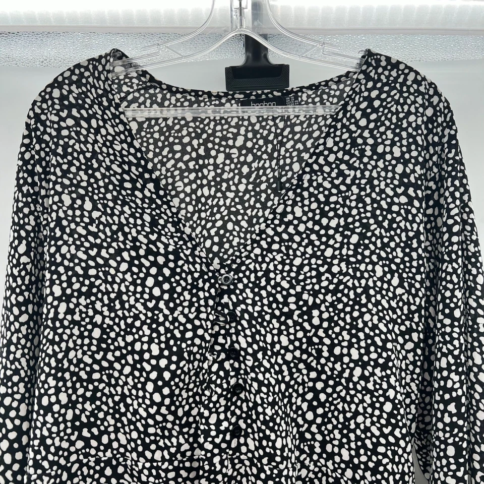 Romper feminino Boohoo manga longa sino gola V preto/branco tamanho 14 com cinto - Imagem 2 de 4